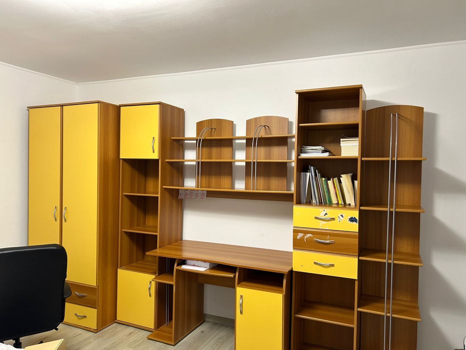 Mobilier tip biblioteca cu birou
