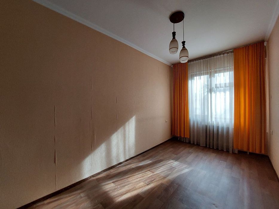 Срочно Продам Чиланзар Квартал 20 . 2/4/4 Балкон 1.5 ×6