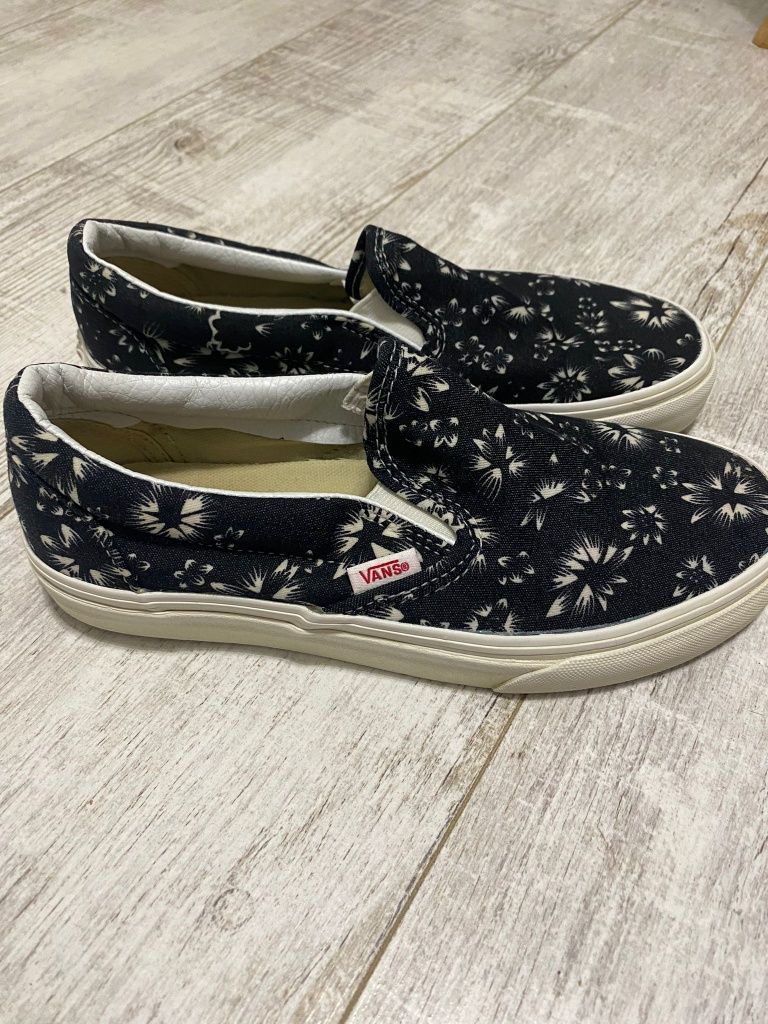 Vans Black Denim/ White Floral Classic Slip-On (Laceless) Trainers