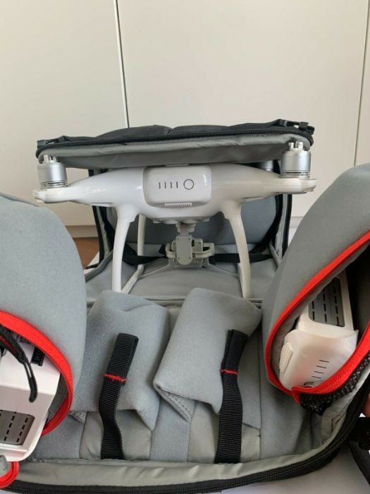 Drona DJI Phantom 4, acumulatori 3 buc. , Geanta DJI Rucsac special +