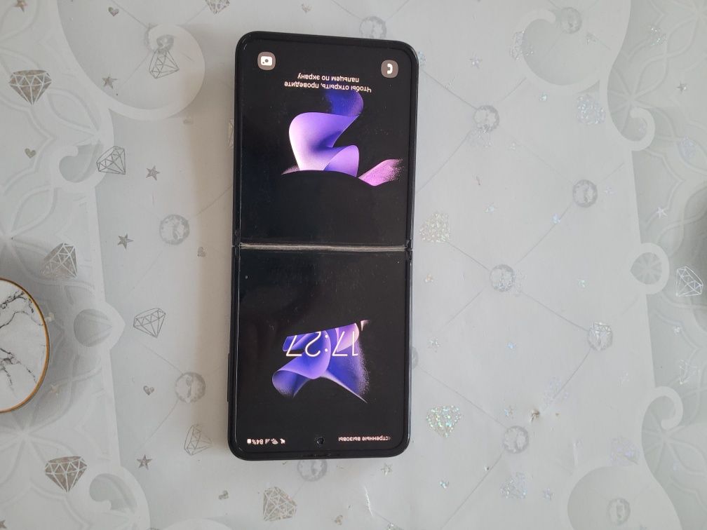 Samsung Galaxy Flip 3