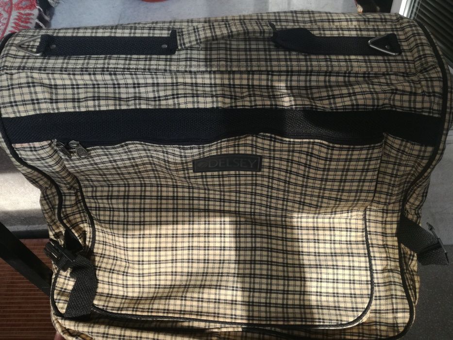 Чанта-калъф за пренасяне на луксозни и официални дрехи