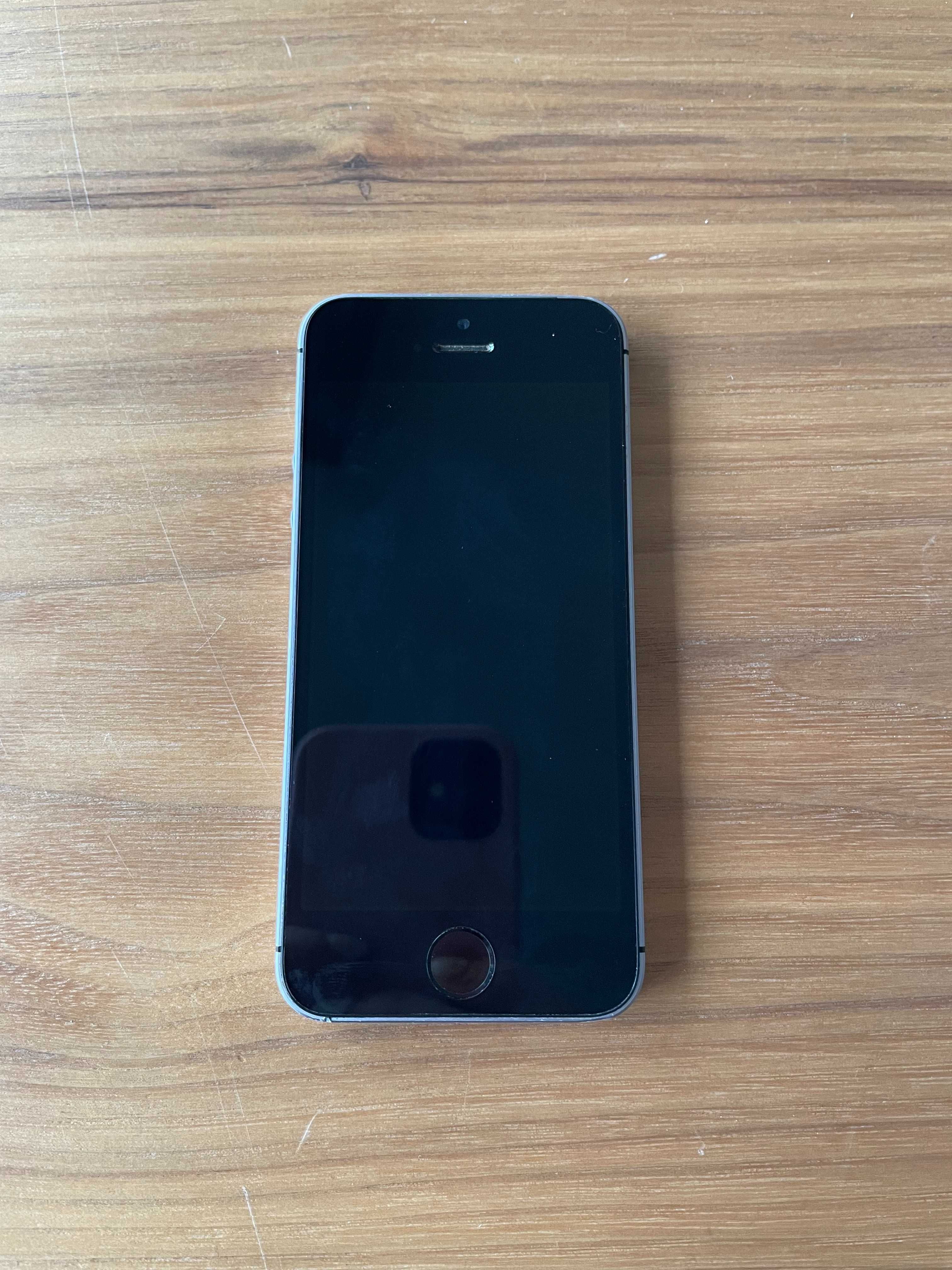 iPhone SE 1st Generation 16GB Space Gray, модел А1723, 2016 година