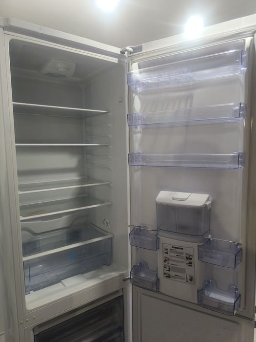 Хладилник с фризер Беко 325л