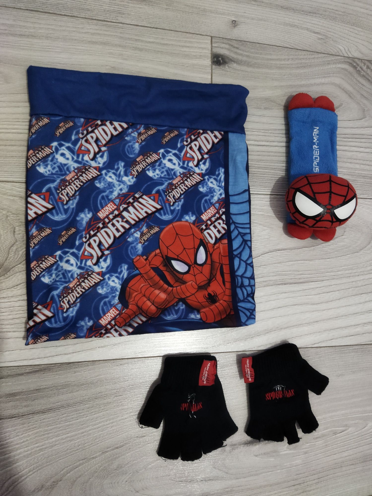 Set fular mănuși accesoriu cu Spiderman pentru baieti 3-10 ani