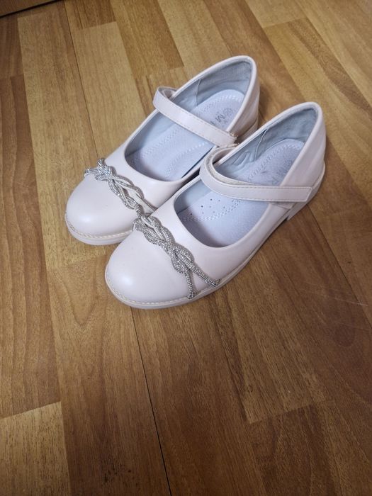 Pantofi superbi masura 35