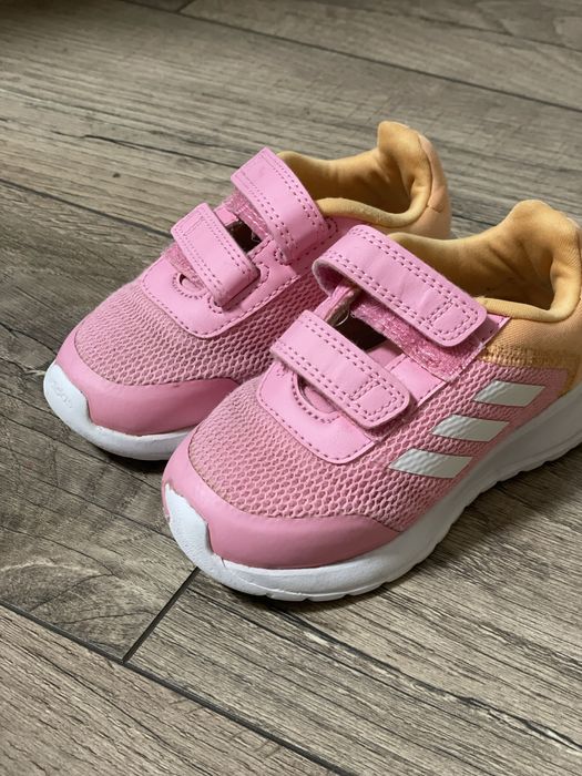 Адидас маратонки момиче 24 номер