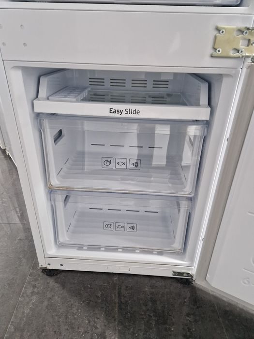 Хладилник за вграждане Samsung No Frost