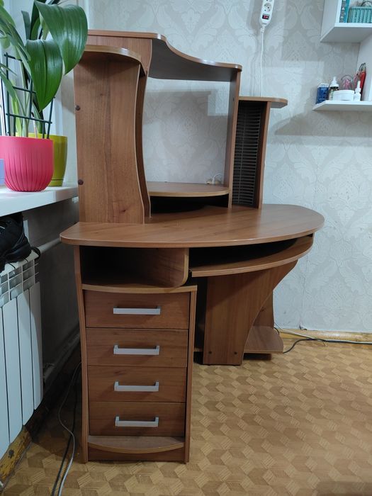 Стол компьютерный