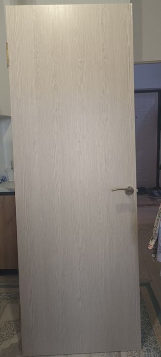 Продам межкомнатные двери почти новые за 15 тыс