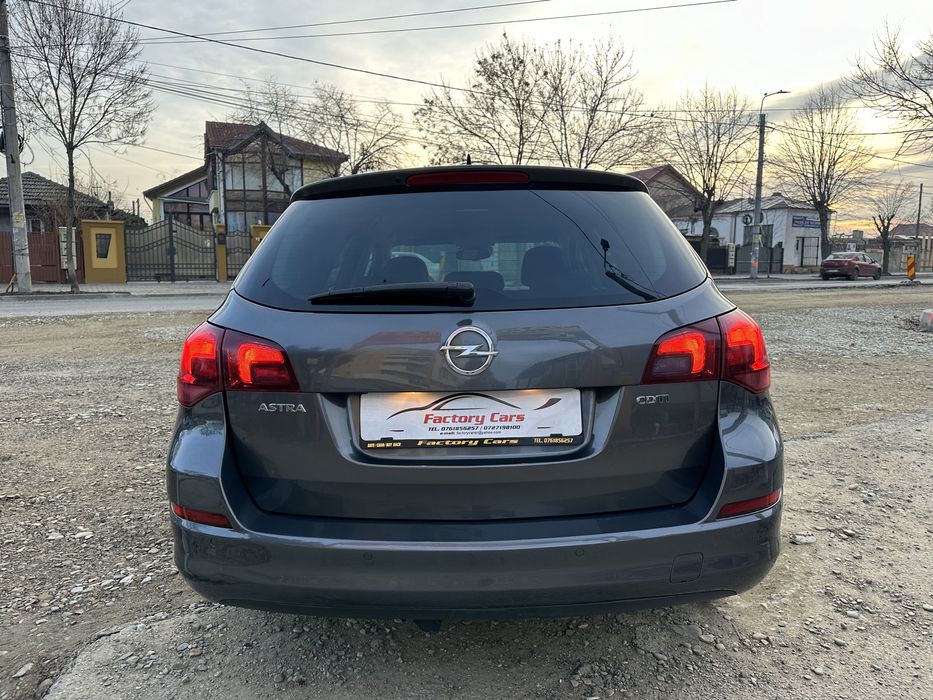 Opel Astra J An 2012 Piele Navi Mare BI-XENON Led PDC F+S Pilot
