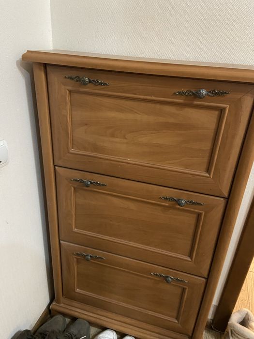 Продам обувницу.