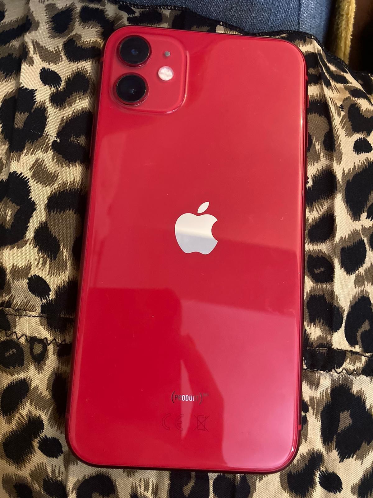 Vând iPhone 11 Red ca NOU