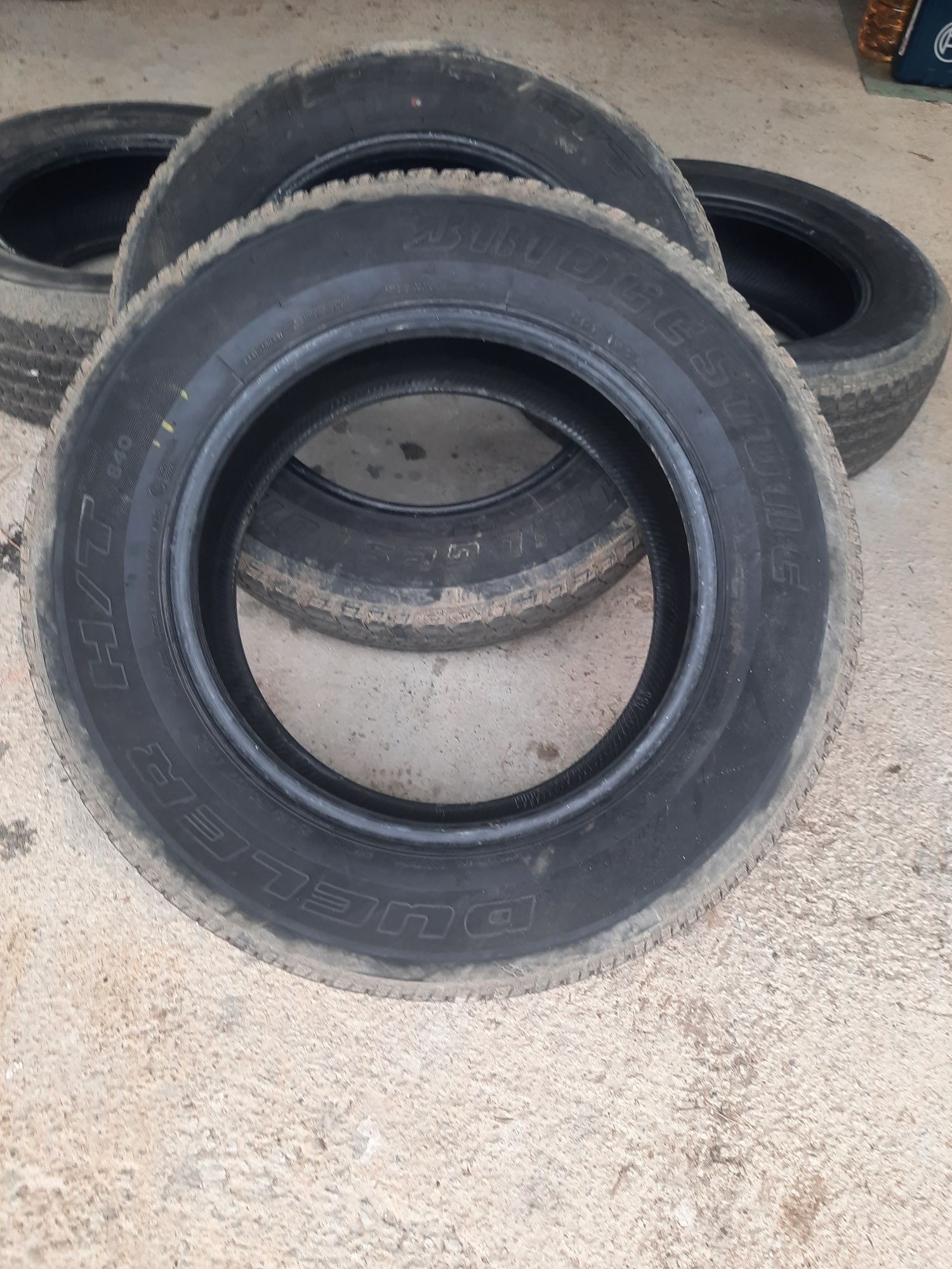 Продавам Гуми 245/65/17