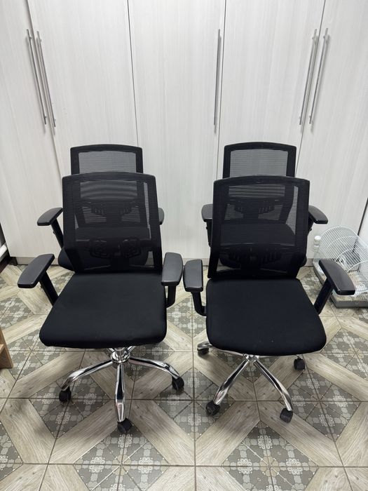 Офисные кресла 15 штук