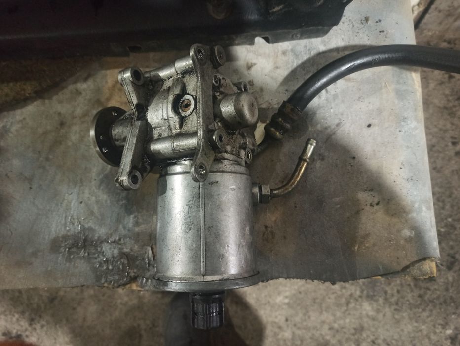 Продам насос ГУР на Мерседес 124