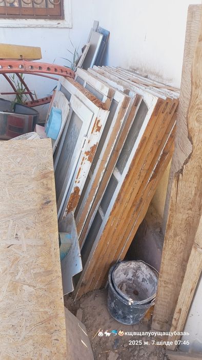 Терезе сатылады.агаш үйден шыккан