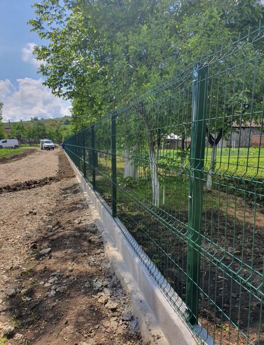 Garduri din plasa bordurata si din ale materiale cum dorește clientul