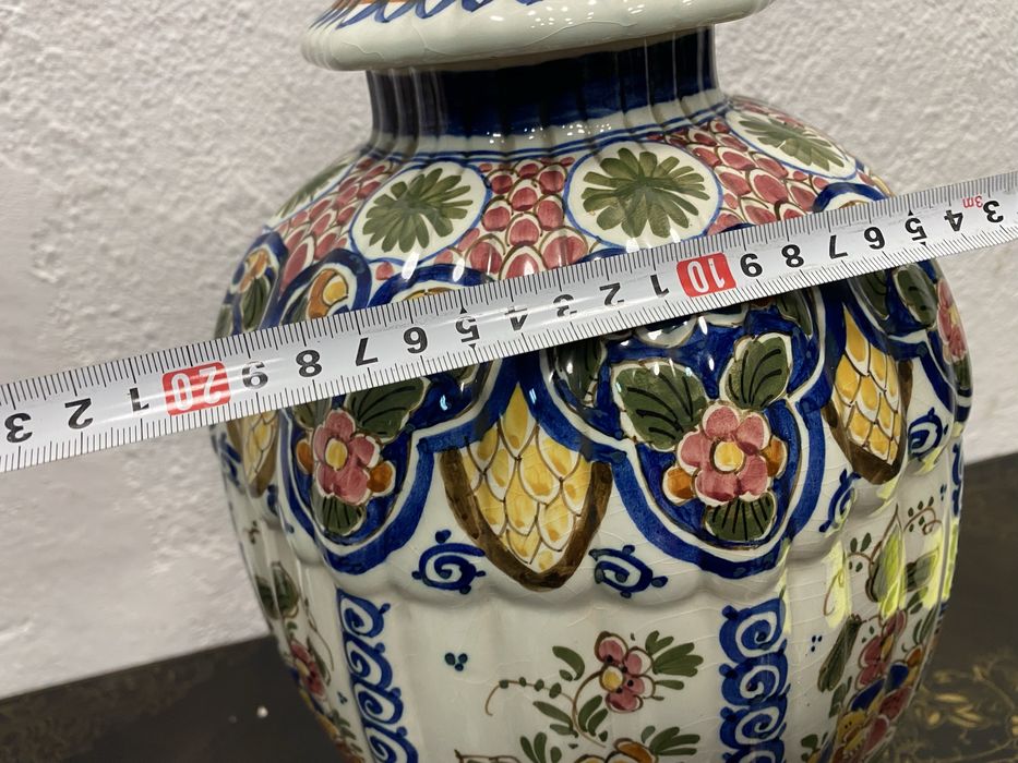 Голямахоландска ваза с капак на Delft