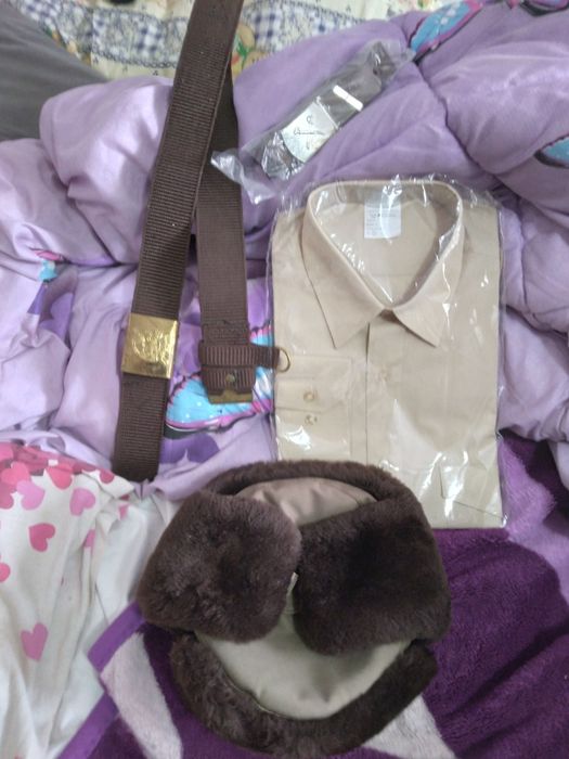 Vând căciulă iarnă, cămăși, cojoc