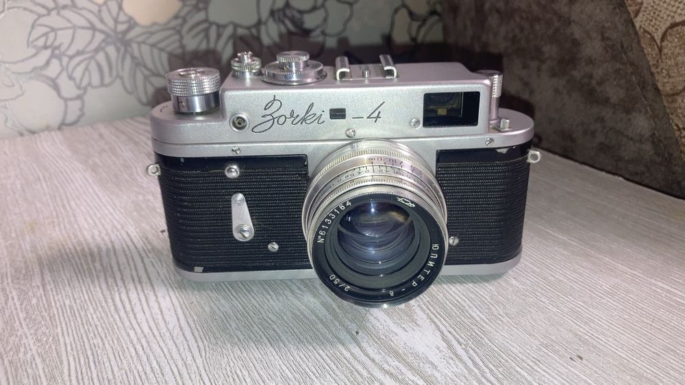Плёночный фотоаппарат «Зорький-4»