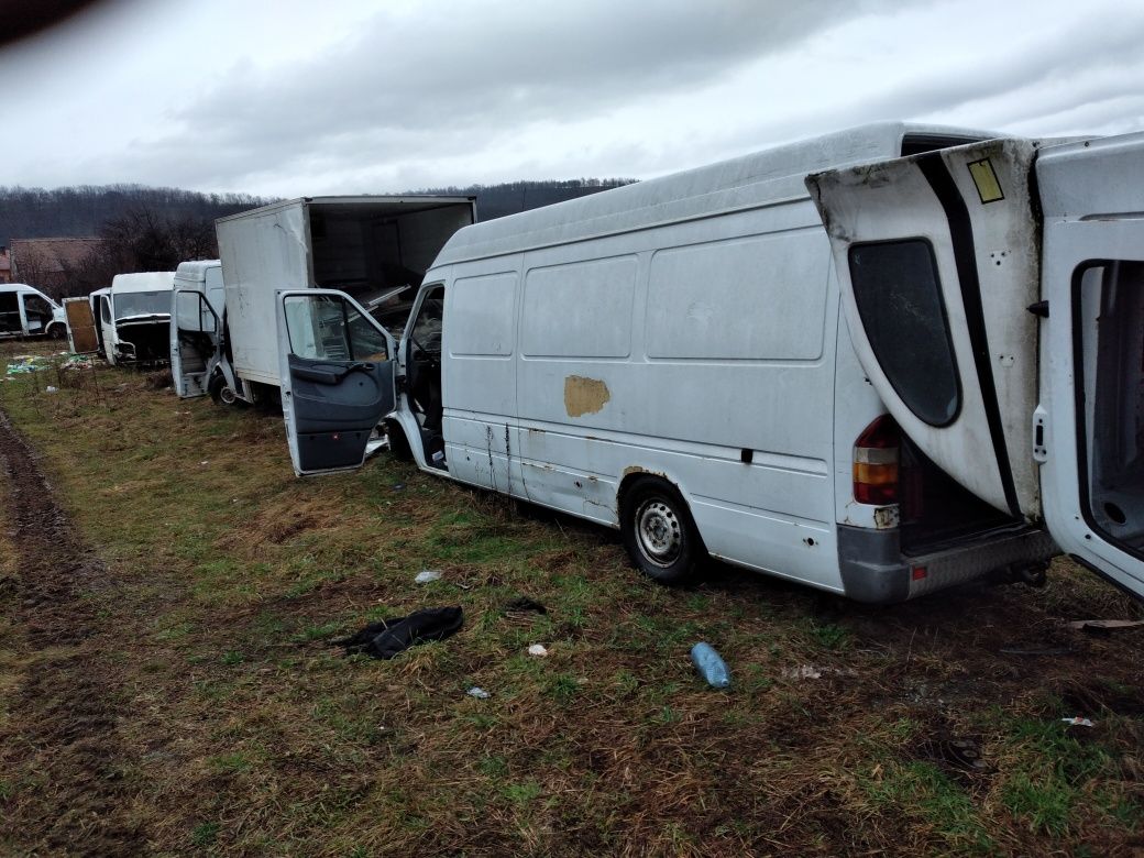 Dezmembrez mercedes sprinter 316 2.2