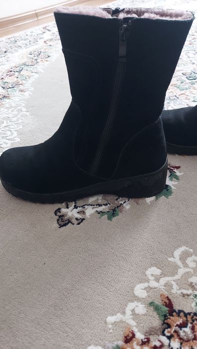 Продам полусапожки,натуральные, замшевые.недорого.год носила