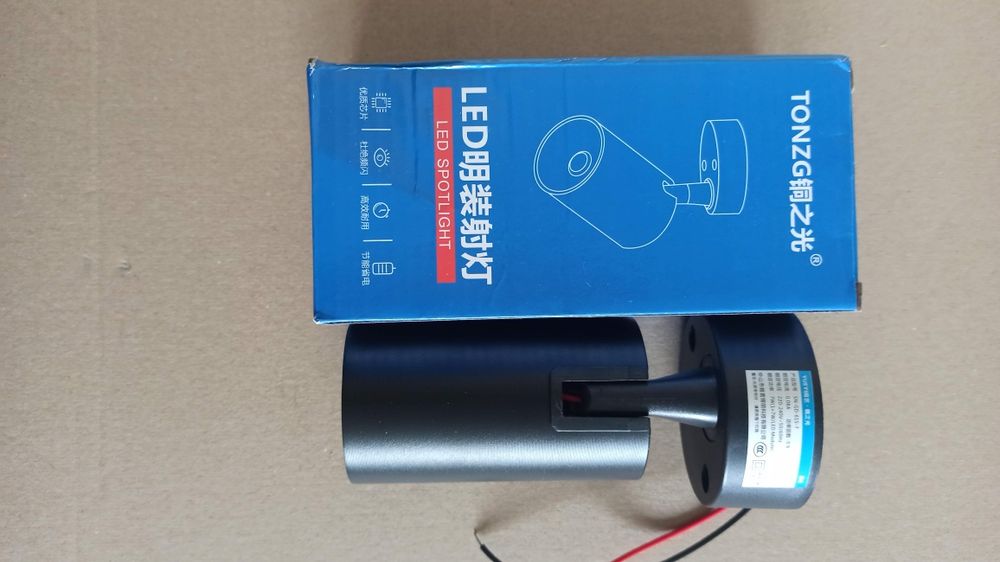 Lampă de perete spot led