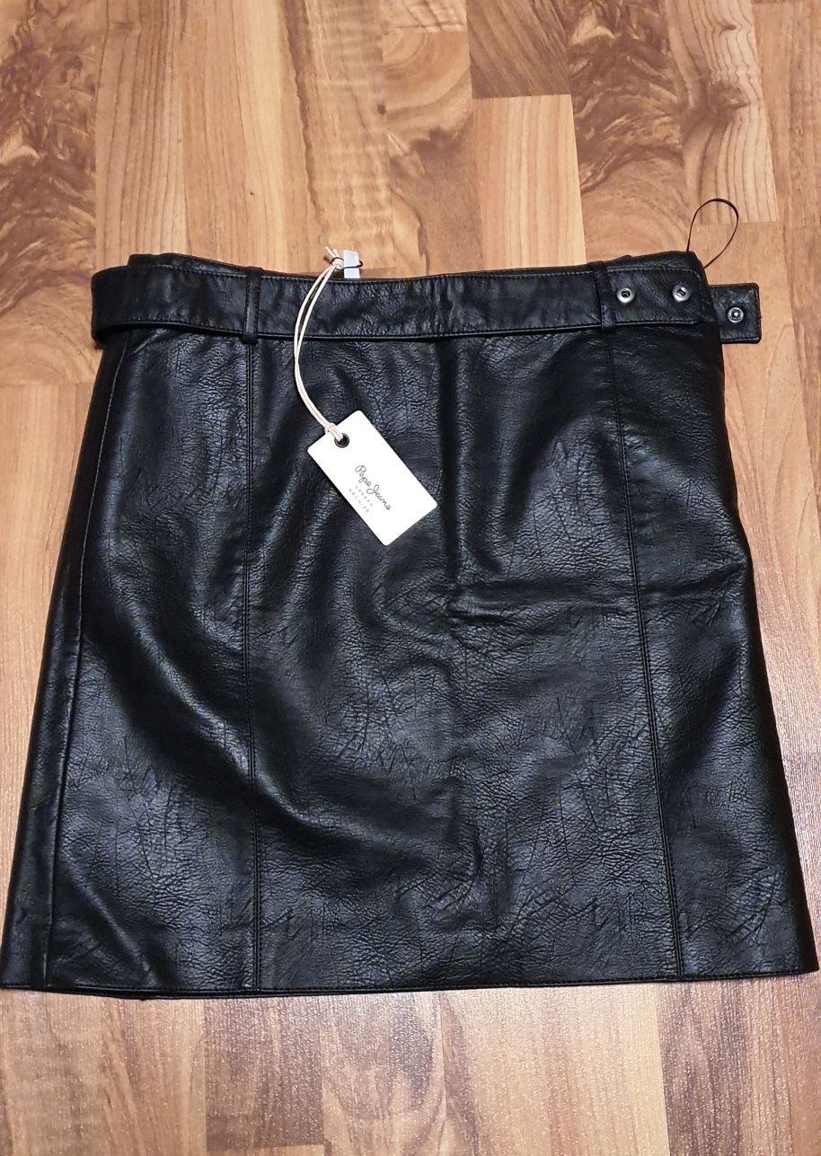 Fusta scurta neagra, piele, pepe jeans, S