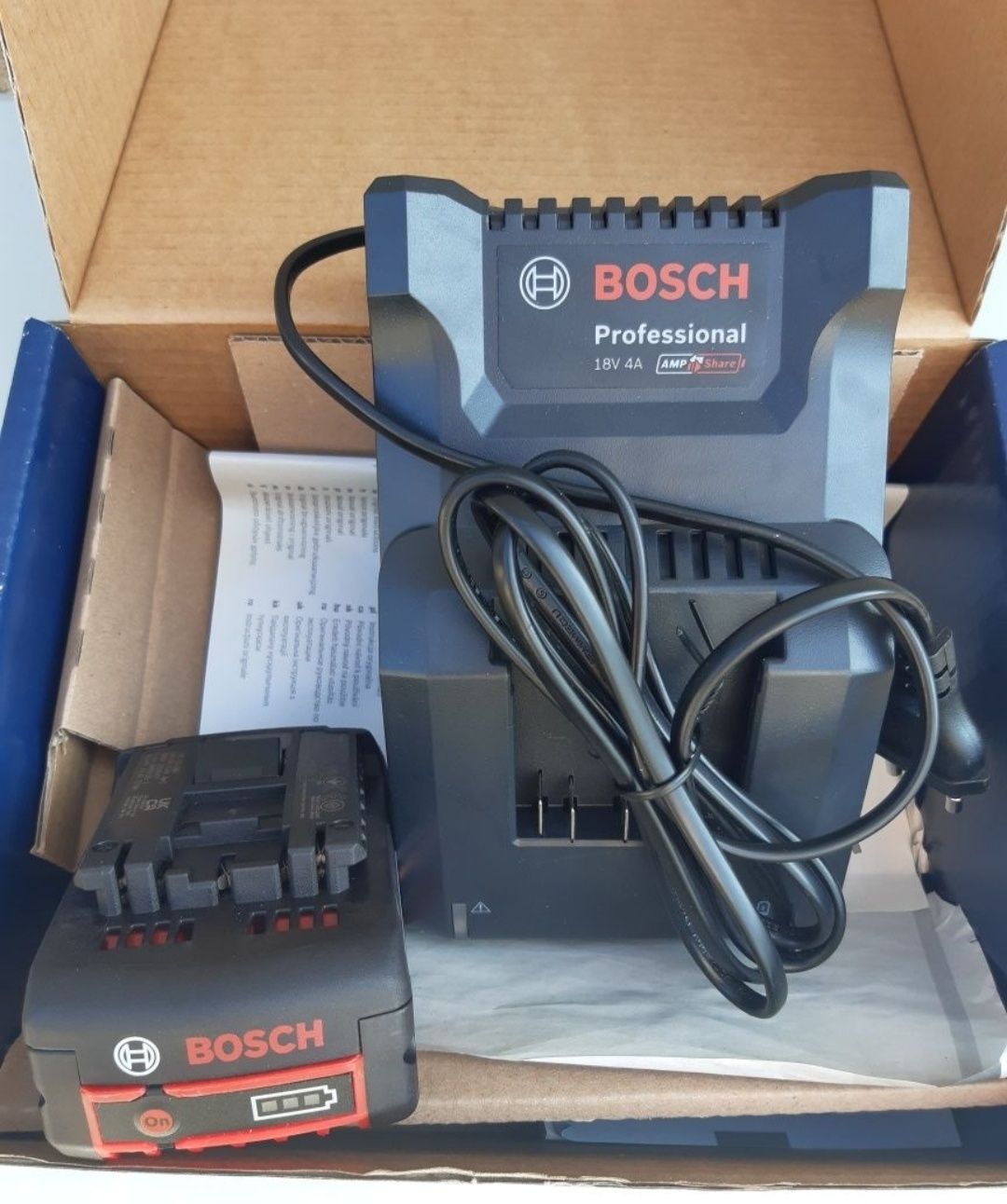 BOSCH incarcator GAL18V-40 si 1 acumulatori Li-Ion, 18V, 4Ah, set nou