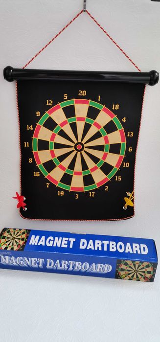 Tabla joc darts magnetic 2 in 1 pentru copii si adulti cu 4 sageti NOU