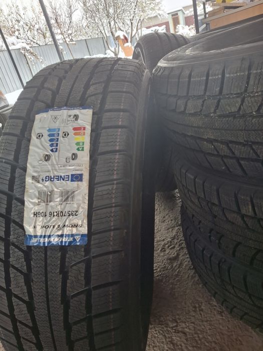 Зимний шины новые 235/70/16