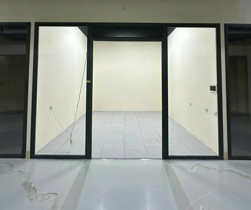 Ibn Sino STROYMART. -1 etaj 17m² Srochna sotiladi!!