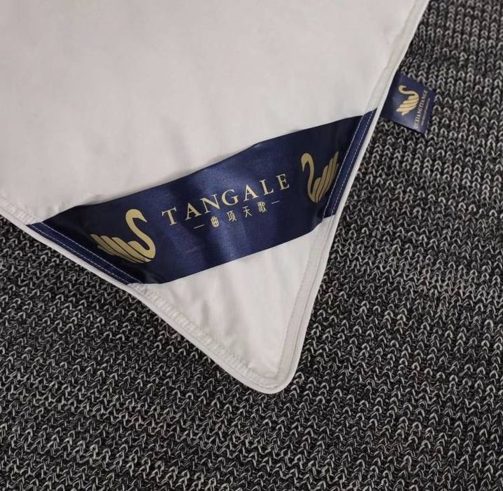 Подушки пуховые  доставка бесплатно