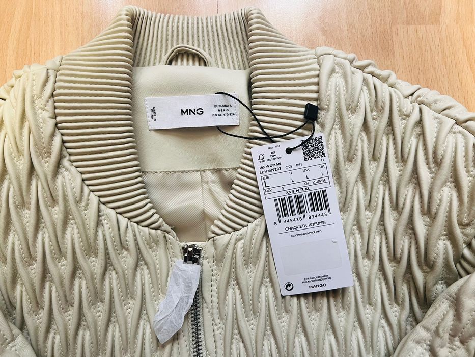 Чисто ново яке Mango