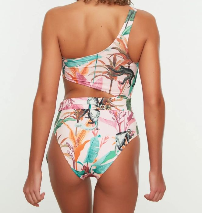 Costum de baie intreg