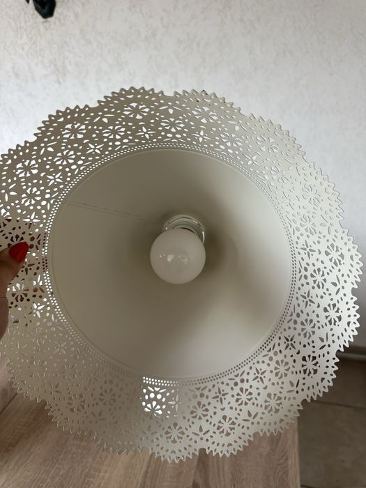 Lustra suspendată metalică