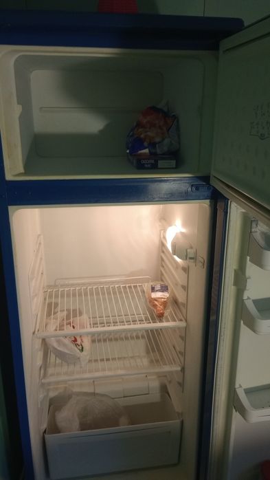 Vand frigider cu congelator