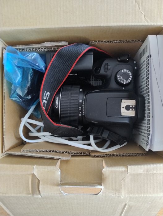 Vând Canon EOS 4000D