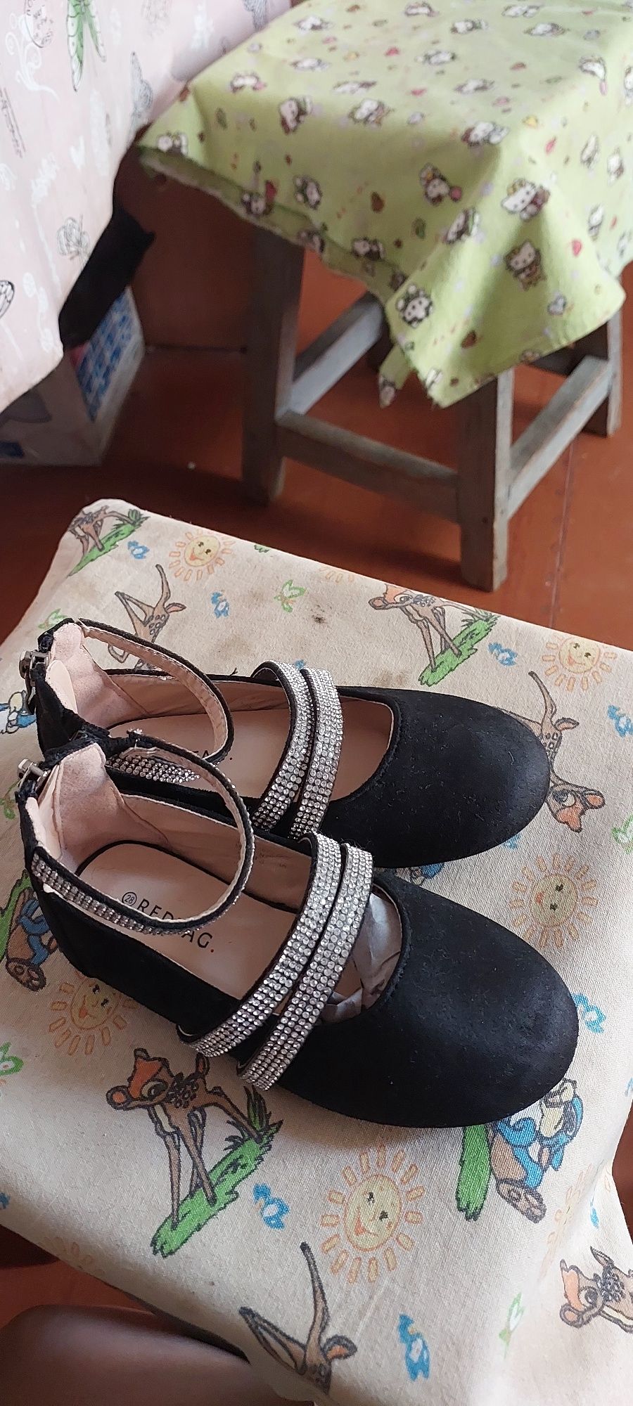Продам детские туфельки