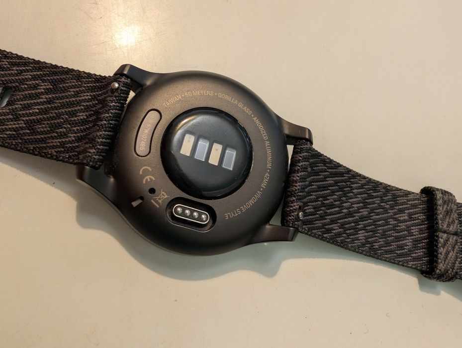 Ceas smartwatch hibrid Garmin Vivomove Style, curea nailon