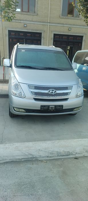 Hyundai starekis