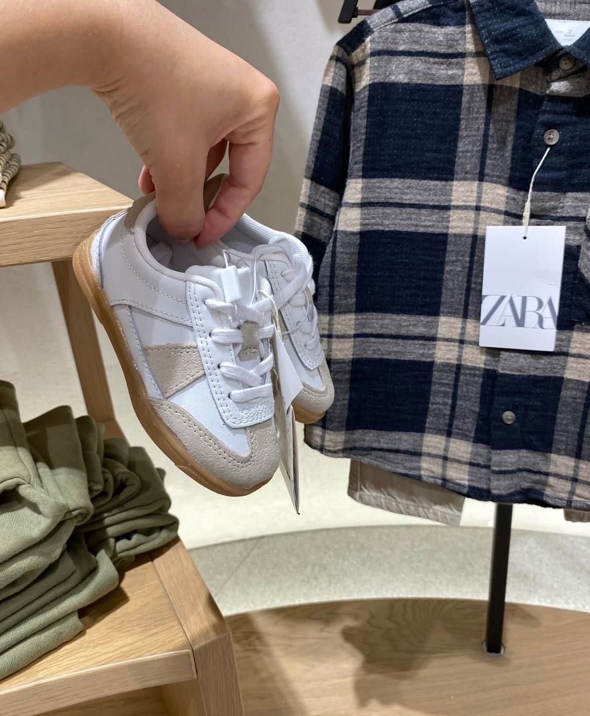 Кроссовки Zara 28