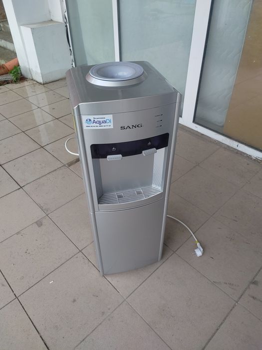 Продавам диспансер за вода.