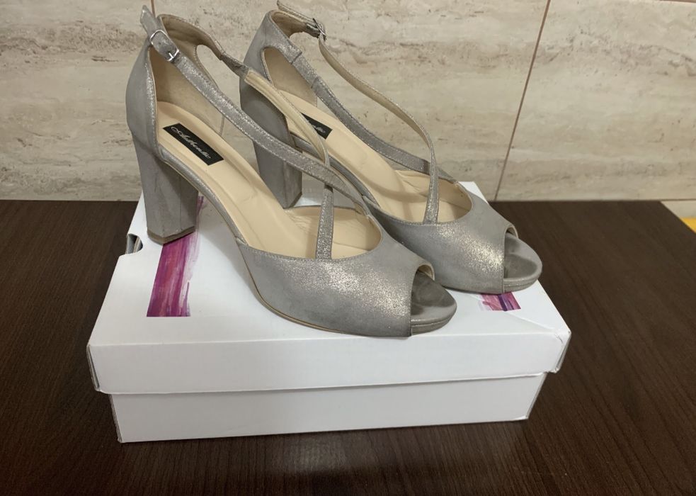 Sandale - piele naturală - 2 modele - 50 lei ambele