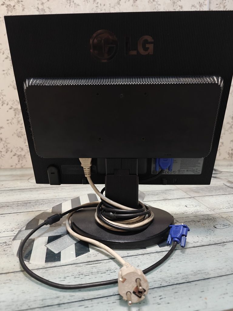 Монитор LG Flatron L1752S, 1280x1024, 75 Гц