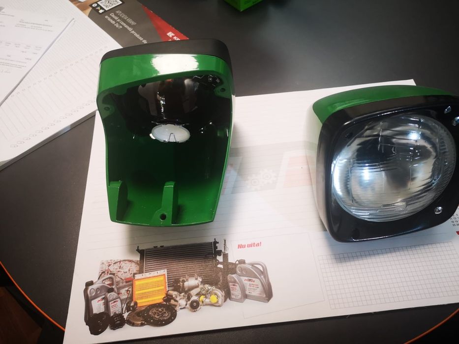 Far stinga dreapta tractor john deere original seria 3000 preț