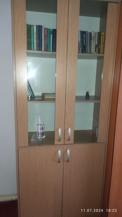 Продам книжный шкаф