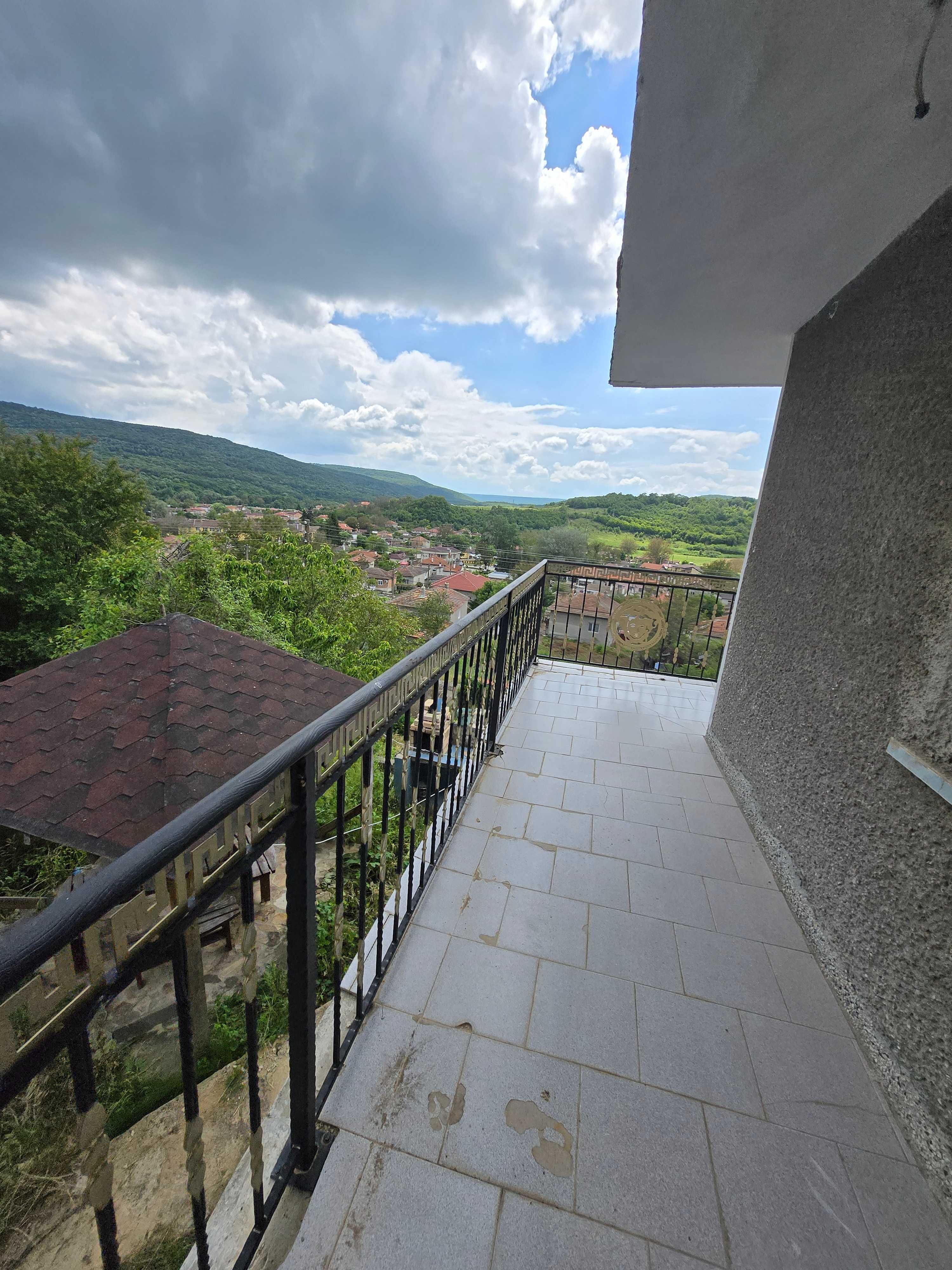 Продава къща-вила в с.Батово