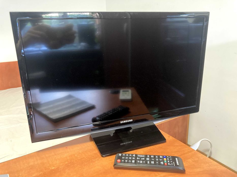 TV Samsung 61cm (24") UE24H4003AW
